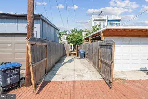 Exterior - 907 8th St NE, Washington, DC 20002 photo 6 of 6