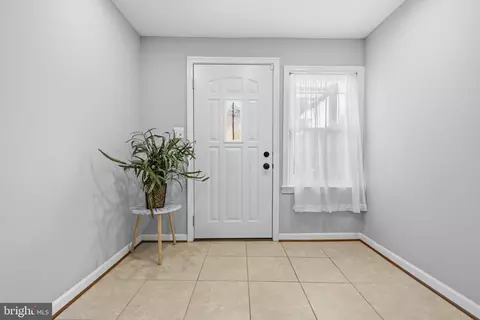 Entry Way - 907 8th St NE, Washington, DC 20002 photo 3 of 7