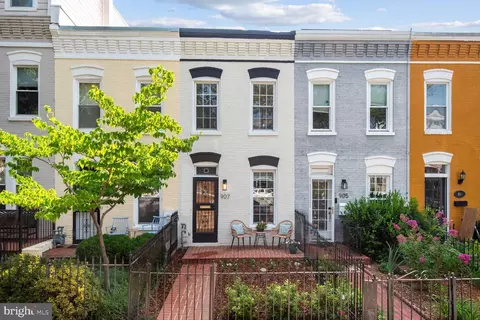 907 8th St NE, Washington, DC 20002