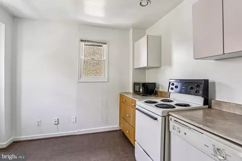 Kitchen - 400 15th St SE, Washington, DC 20003 photo 3 of 4
