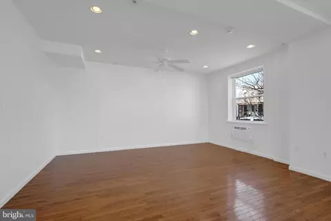 Living - 400 15th St SE, Washington, DC 20003 photo 9 of 13