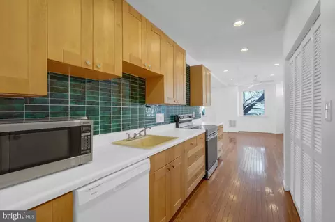 Kitchen - 400 15th St SE, Washington, DC 20003 photo 2 of 4