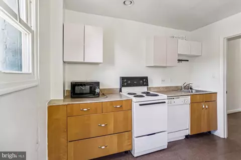 Kitchen - 400 15th St SE, Washington, DC 20003 photo 4 of 4