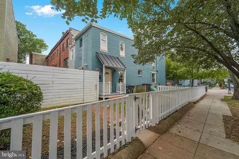 Exterior - 400 15th St SE, Washington, DC 20003 photo 12 of 21