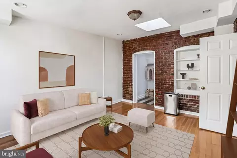 Living - 400 15th St SE, Washington, DC 20003 photo 11 of 13
