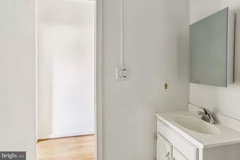Bath - 400 15th St SE, Washington, DC 20003 photo 5 of 6