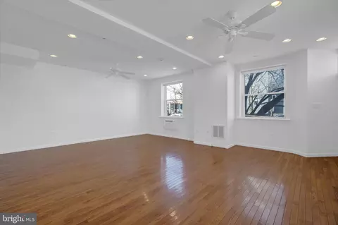 Living - 400 15th St SE, Washington, DC 20003 photo 4 of 13
