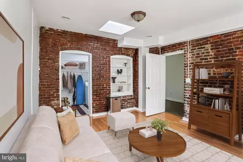 Living - 400 15th St SE, Washington, DC 20003 photo 12 of 13