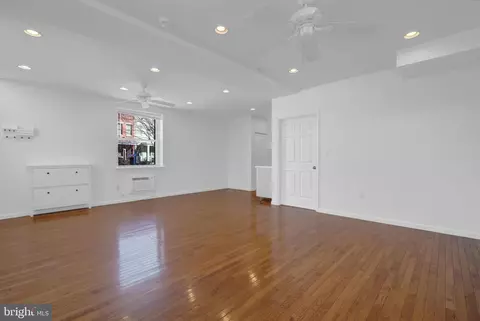 Living - 400 15th St SE, Washington, DC 20003 photo 6 of 13