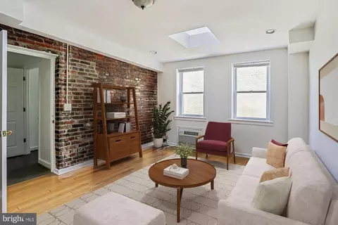 Living - 400 15th St SE, Washington, DC 20003 photo 10 of 13
