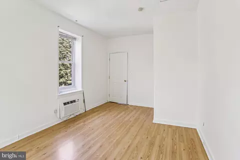 Bedroom - 400 15th St SE, Washington, DC 20003 photo 4 of 4