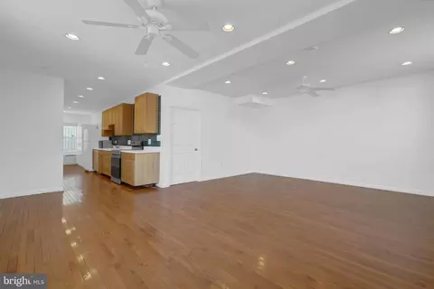 Living - 400 15th St SE, Washington, DC 20003 photo 8 of 13