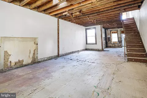 Living - 2114 4th St NE, Washington, DC 20002 photo 2 of 3