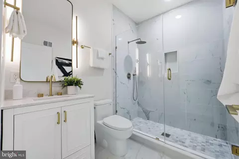 Bath - 220 V St NE, Washington, DC 20002 photo 1 of 4
