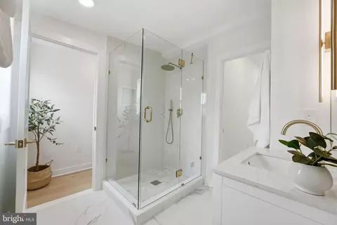 Bath - 220 V St NE, Washington, DC 20002 photo 3 of 4