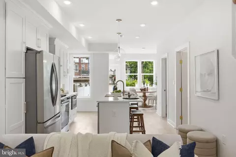 Entry Way - 220 V St NE, Washington, DC 20002 photo 5 of 13