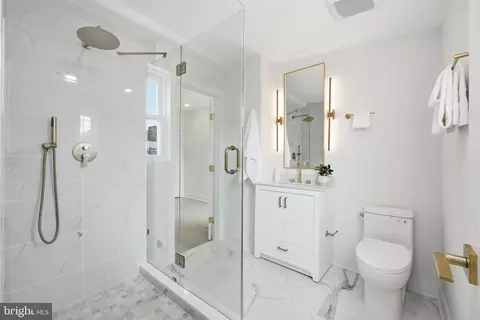 Bath - 220 V St NE, Washington, DC 20002 photo 2 of 4