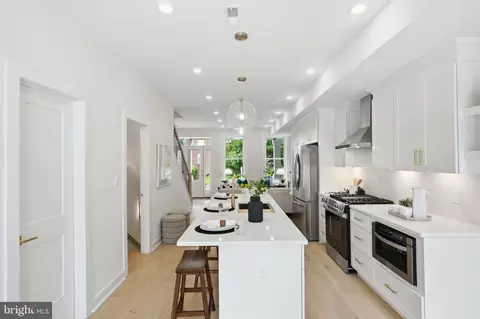 Entry Way - 220 V St NE, Washington, DC 20002 photo 3 of 13