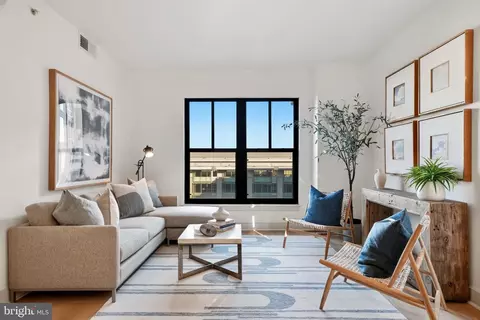 910 M St NW #803, Washington, DC 20001
