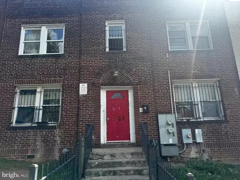 1223 Holbrook Ter NE, Washington, DC 20002