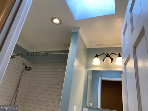 Bath - 339 SE 11th St SE, Washington, DC 20003 photo 4 of 5