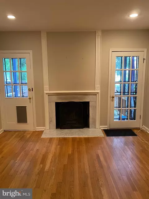 Living - 339 SE 11th St SE, Washington, DC 20003 photo 1 of 4