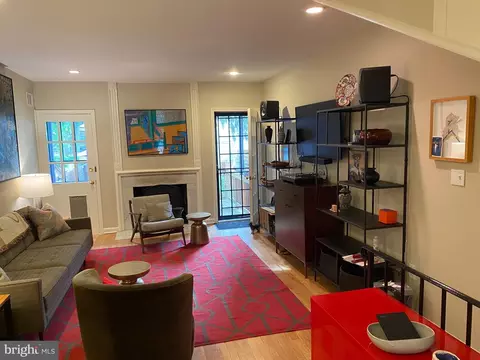 Living - 339 SE 11th St SE, Washington, DC 20003 photo 4 of 4