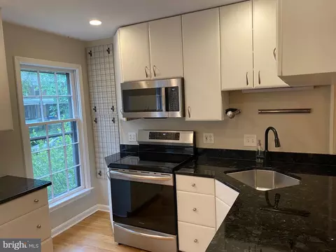 Kitchen - 339 SE 11th St SE, Washington, DC 20003 photo 4 of 4