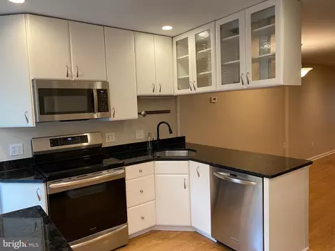 Kitchen - 339 SE 11th St SE, Washington, DC 20003 photo 3 of 4