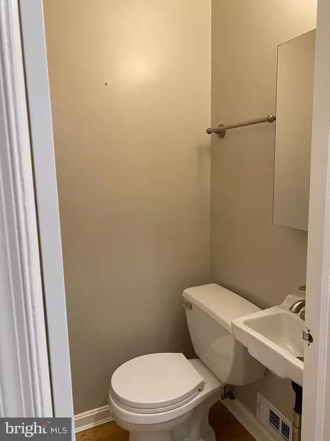 Bath - 339 SE 11th St SE, Washington, DC 20003 photo 5 of 5
