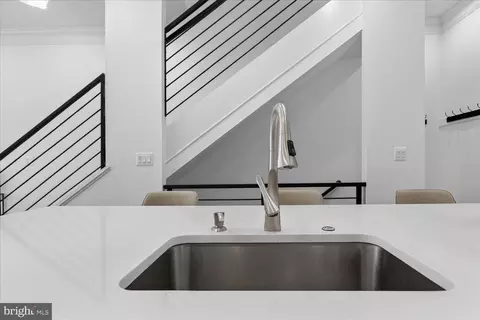 612 9th St NE, Washington, DC 20002 photo 4