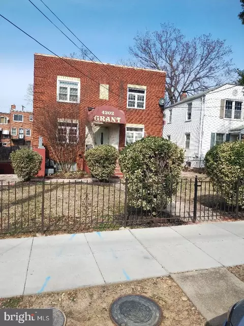 4202 Grant St NE #202, Washington, DC 20019