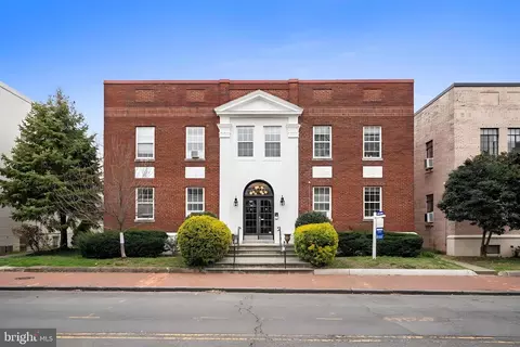 1711 35th St NW #1, Washington, DC 20007
