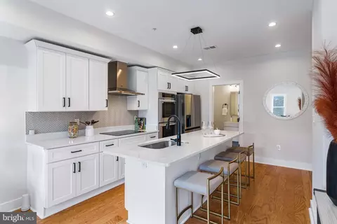 1118 Neal St NE #2, Washington, DC 20002