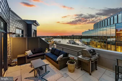 525 Water St SW #403, Washington, DC 20024