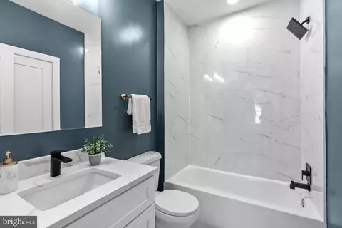 Bath - 2019 M St NE #1, Washington, DC 20002 photo 1 of 7