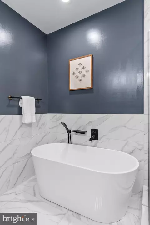 Bath - 2019 M St NE #1, Washington, DC 20002 photo 7 of 7