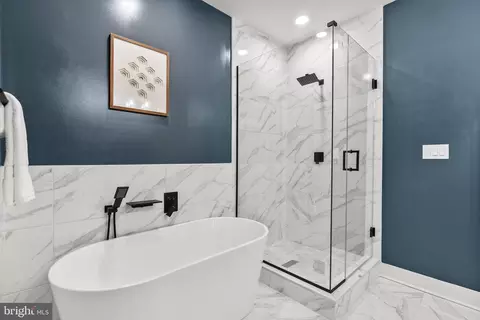 Bath - 2019 M St NE #1, Washington, DC 20002 photo 5 of 7