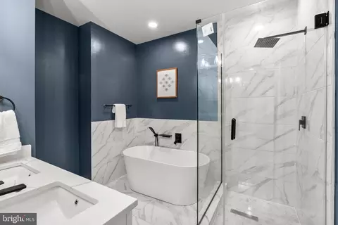 Bath - 2019 M St NE #1, Washington, DC 20002 photo 4 of 7