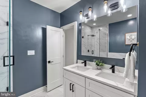 Bath - 2019 M St NE #1, Washington, DC 20002 photo 6 of 7