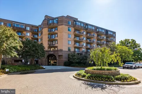 2111 Wisconsin Ave NW #608, Washington, DC 20007