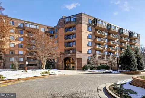 2111 Wisconsin Ave NW #718, Washington, DC 20007