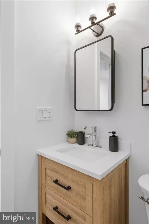 Bath - 820 13th St NE, Washington, DC 20002 photo 2 of 4