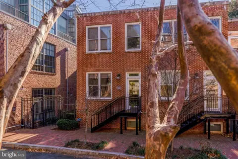 2516 Q St NW #E102, Washington, DC 20007