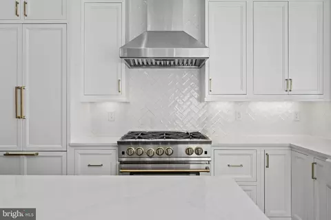 2012 Hillyer Pl NW, Washington, DC 20009 photo 9