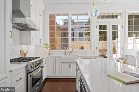 2012 Hillyer Pl NW, Washington, DC 20009 photo 7