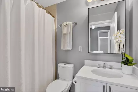 Bath - 1305 D St SE, Washington, DC 20003 photo 3 of 5