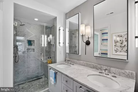 Bath - 1305 D St SE, Washington, DC 20003 photo 2 of 5