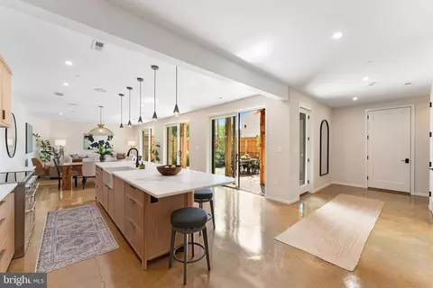 21 Overbeck Aly NE, Washington, DC 20002