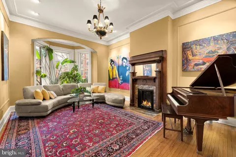 Living - 1436 Q St NW, Washington, DC 20009 photo 1 of 5